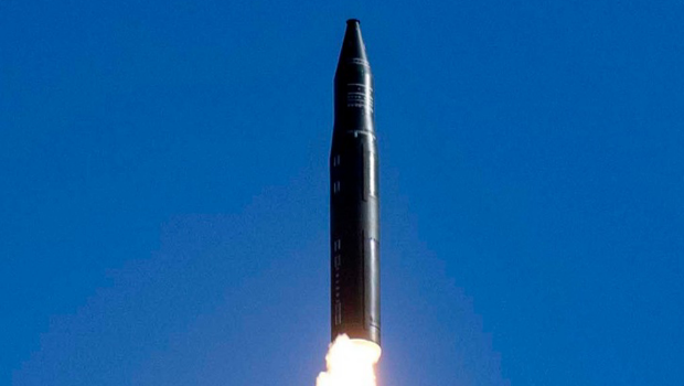 解放军对太平洋发射“洲际导弹”研判是东风-5B洲际导弹。 解放军对太平洋发射“洲际导弹”研判是东风-5B洲际导弹。