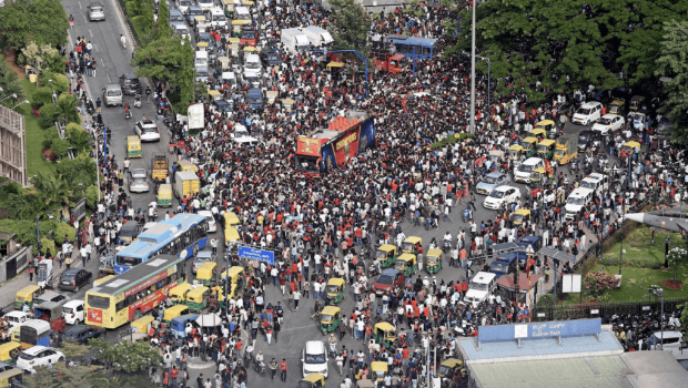 印度班加罗尔板球庆典变悲剧 印度班加罗尔板球庆典变悲剧