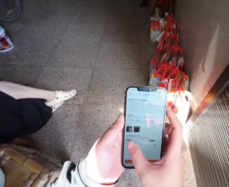 浙江00后蜜雪冰城女店工因独力应付“爆单”痛哭 浙江00后蜜雪冰城女店工因独力应付“爆单”痛哭