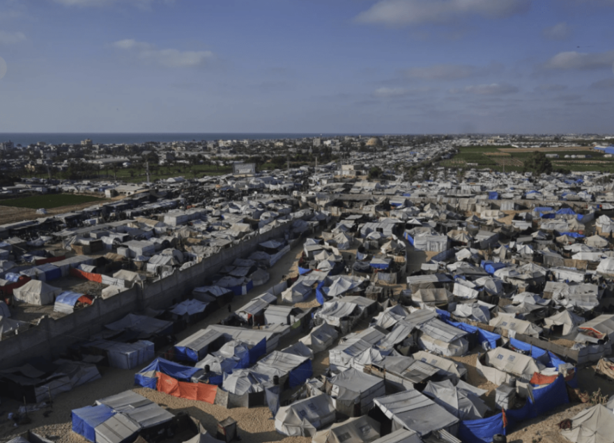 以巴冲突持续,加沙人民流离失所。 美联社 以巴冲突持续,加沙人民流离失所。 美联社