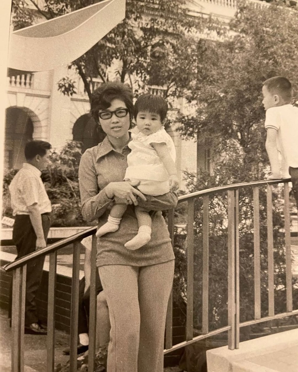 小时候的黎姿,眼仔碌碌,好可爱。 小时候的黎姿,眼仔碌碌,好可爱。