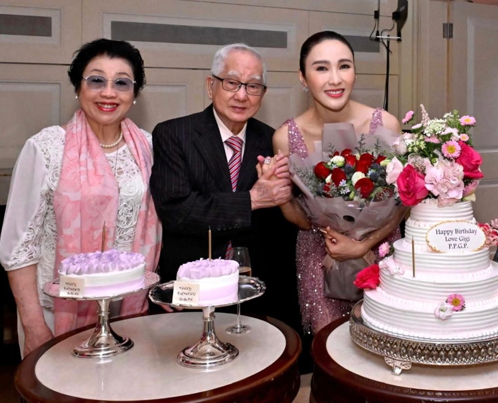 黎姿每年生日都会跟家人一齐过。 黎姿每年生日都会跟家人一齐过。