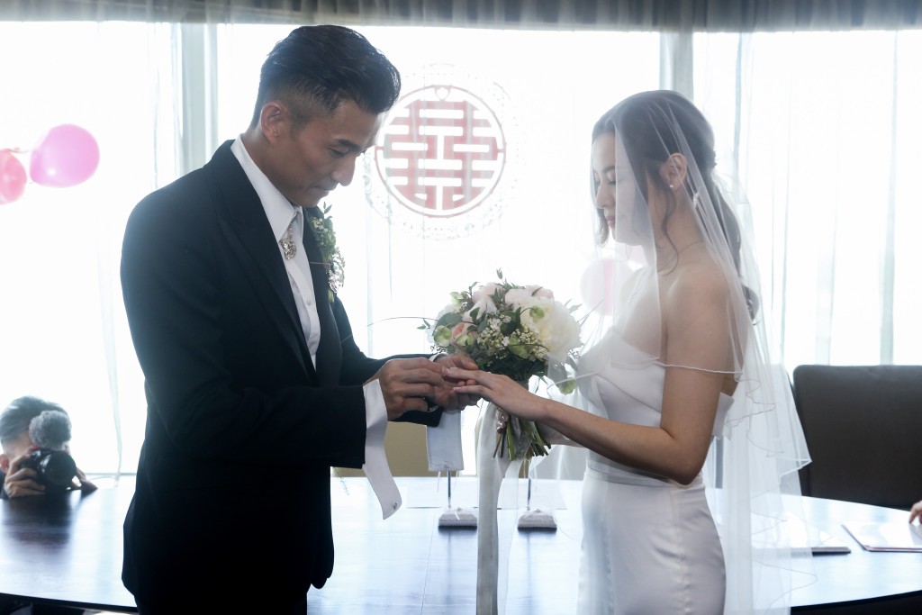 陈山聪于2019年与拍拖5年的从事美容业的圈外女友Apple结婚。 陈山聪于2019年与拍拖5年的从事美容业的圈外女友Apple结婚。