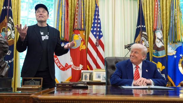 面对亲密伙伴马斯克突然攻击大而美法案,特朗普总统暂时保持冷静。 面对亲密伙伴马斯克突然攻击大而美法案,特朗普总统暂时保持冷静。