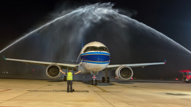 C919飞机昨晚首次正式亮相国内支线机场。 C919飞机昨晚首次正式亮相国内支线机场。