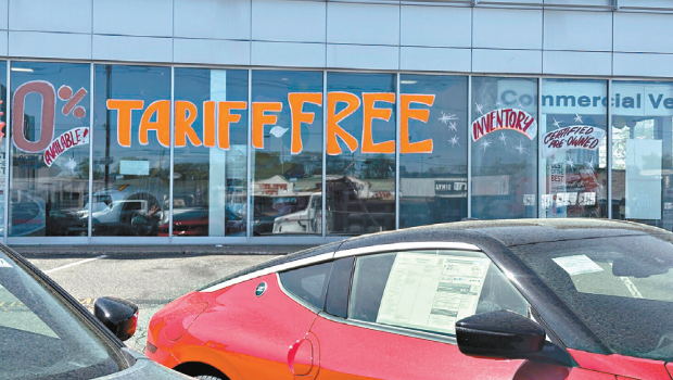 特朗普力推的加征关税政策,虽可望于10年内可为库房带来2.8万亿元收入,但却会带来一连串负面影响。 特朗普力推的加征关税政策,虽可望于10年内可为库房带来2.8万亿元收入,但却会带来一连串负面影响。