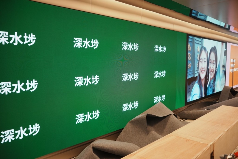 隧道两侧的LED屏幕提供沉浸式数码互动体验。 隧道两侧的LED屏幕提供沉浸式数码互动体验。