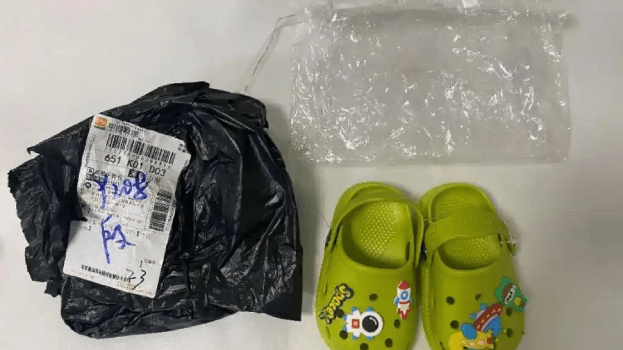 一双邻苯超标509倍的“三无”凉鞋。 一双邻苯超标509倍的“三无”凉鞋。