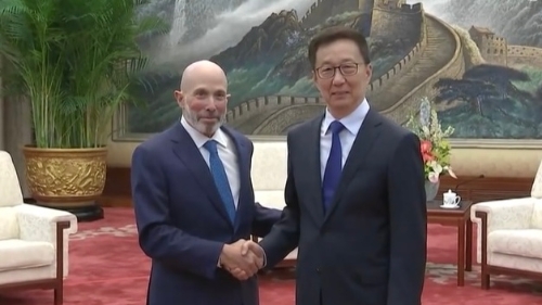 国家副主席韩正在北京会见中美高级别二轨对话美方代表团。 央视新闻联播截图 国家副主席韩正在北京会见中美高级别二轨对话美方代表团。 央视新闻联播截图