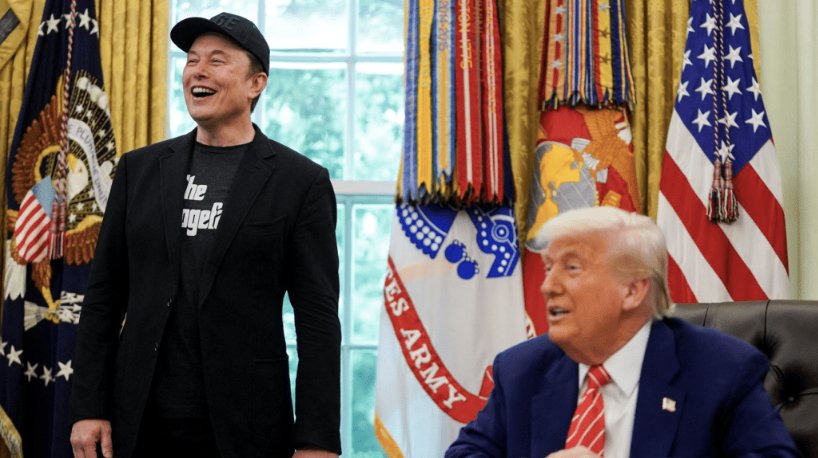 马斯克(左) 马斯克(左)