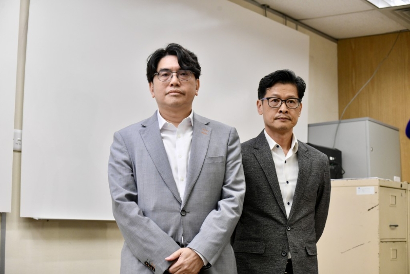 左起:水务署署长黄恩诺、房屋署副署长(屋邨管理)杨耀辉。 左起:水务署署长黄恩诺、房屋署副署长(屋邨管理)杨耀辉。