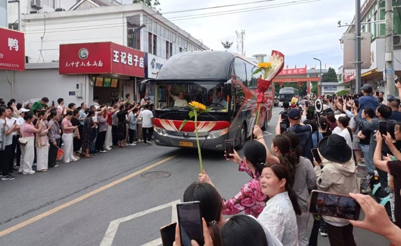 毛坦厂中学送考“名场面”再现。 毛坦厂中学送考“名场面”再现。