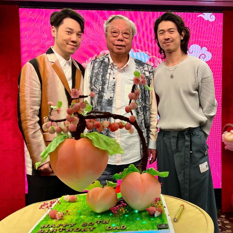 王贤志与伴侣周思聪,庆祝父亲王忠桐生日。 王贤志与伴侣周思聪,庆祝父亲王忠桐生日。