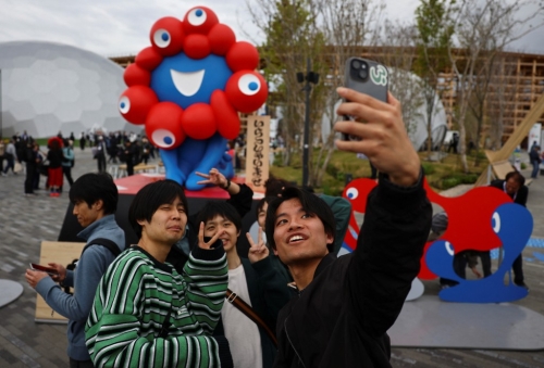 大阪世博主办单位拟要求闭园时间从现在的晚上10时延后到11时。 大阪世博主办单位拟要求闭园时间从现在的晚上10时延后到11时。