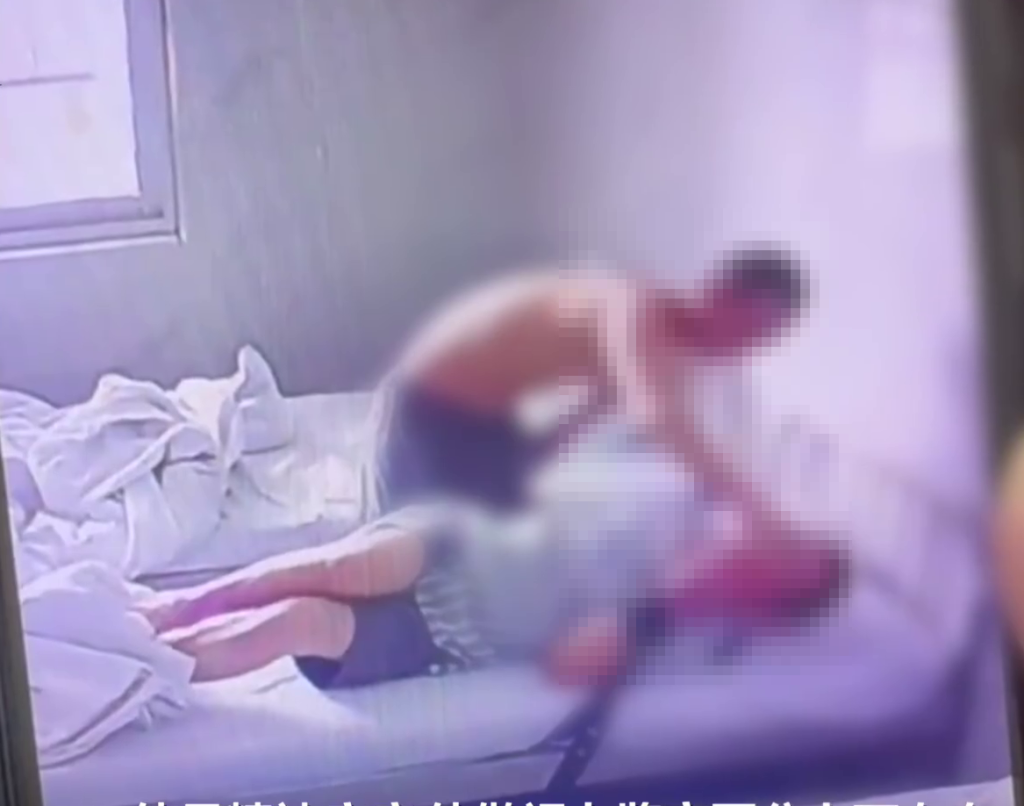 加害者继续行凶。 加害者继续行凶。