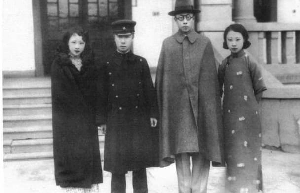 左起:三格格韫颖、溥杰、溥仪、二格格韫和。 左起:三格格韫颖、溥杰、溥仪、二格格韫和。