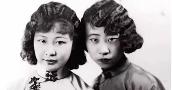 三格格韫颖与二格格韫和。 三格格韫颖与二格格韫和。