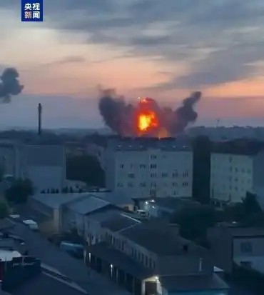 乌唯一米格-29战机发动机维修厂疑似起火 乌唯一米格-29战机发动机维修厂疑似起火