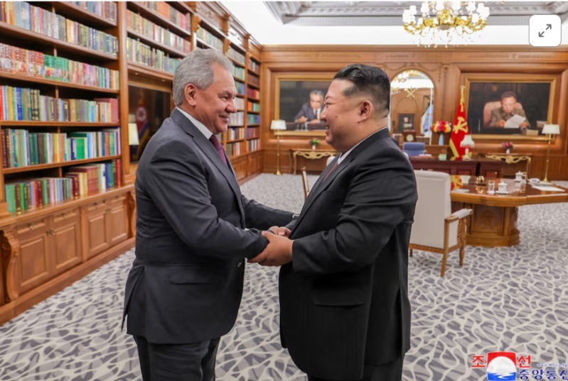 朝鲜领导人金正恩在平壤会见俄罗斯联邦安全会议秘书绍伊古 朝鲜领导人金正恩在平壤会见俄罗斯联邦安全会议秘书绍伊古