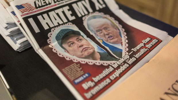 美国总统特朗普和世界首富马斯克(Elon Musk)公开翻脸,6日成为媒体头版头条新闻。 美国总统特朗普和世界首富马斯克(Elon Musk)公开翻脸,6日成为媒体头版头条新闻。