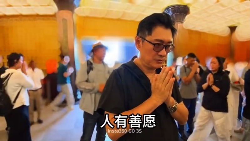 黄安拍片记录自己在普陀山的经历。 黄安拍片记录自己在普陀山的经历。