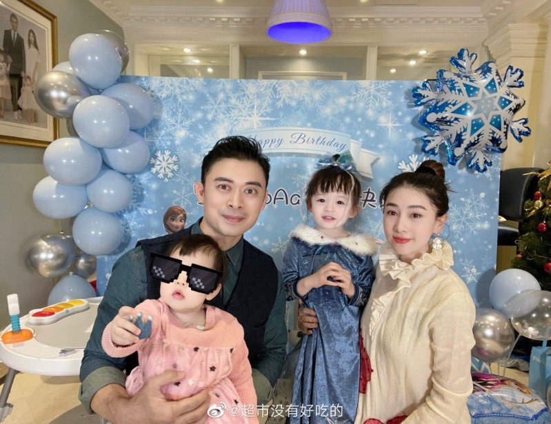 樊少皇为老婆一起庆祝42岁生日。 樊少皇为老婆一起庆祝42岁生日。