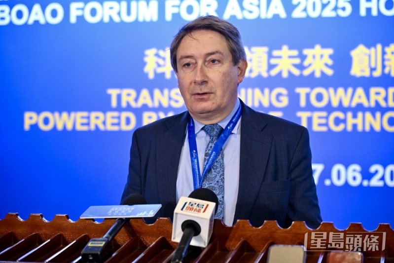 法国桥智库主席Joel RUET表示,香港的大学在技术人才培养上投入大量资源,吸引来自世界各地的人才。 法国桥智库主席Joel RUET表示,香港的大学在技术人才培养上投入大量资源,吸引来自世界各地的人才。