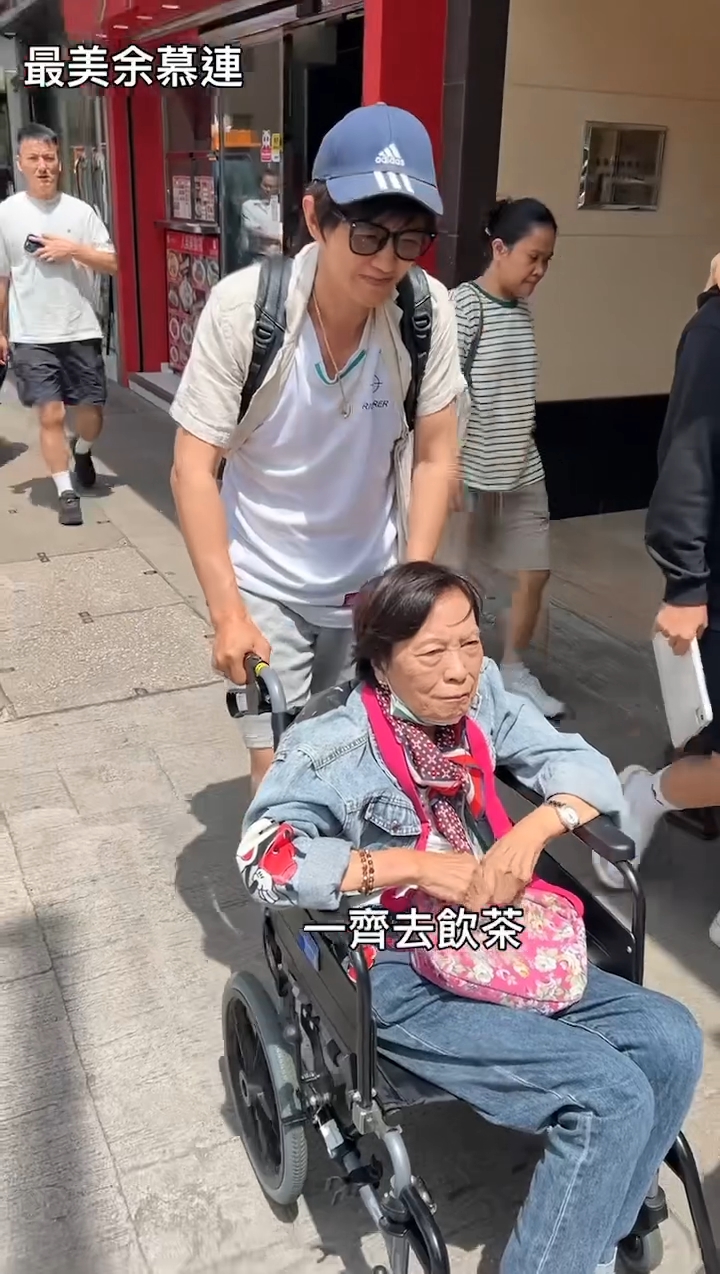 项明生日前探望余慕莲,精神状态不俗。 项明生日前探望余慕莲,精神状态不俗。