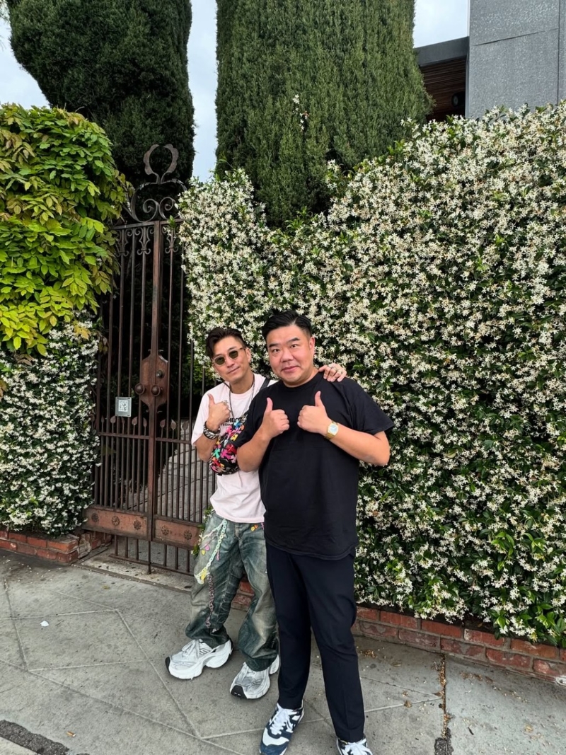 陈山聪到美国出骚,林澄光尽地主之谊款待。 陈山聪到美国出骚,林澄光尽地主之谊款待。