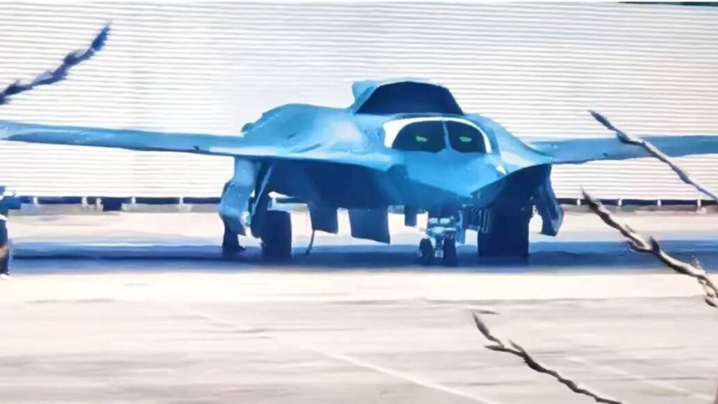 歼-36静态正面照首度曝光。X 歼-36静态正面照首度曝光。X