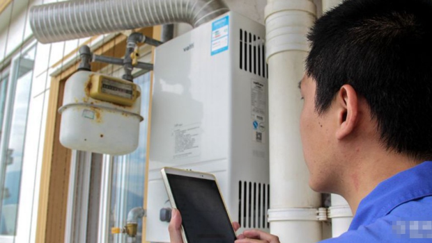 四川有燃气企业聘用三名高学历的抄表员,引起网上热议。 四川有燃气企业聘用三名高学历的抄表员,引起网上热议。