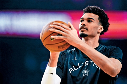 马刺球星云班耶马右肩出现深层静脉血栓,今季提早收咧。 马刺球星云班耶马右肩出现深层静脉血栓,今季提早收咧。