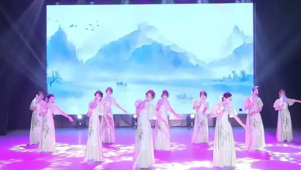 校方指退货是学生个人行为。 校方指退货是学生个人行为。