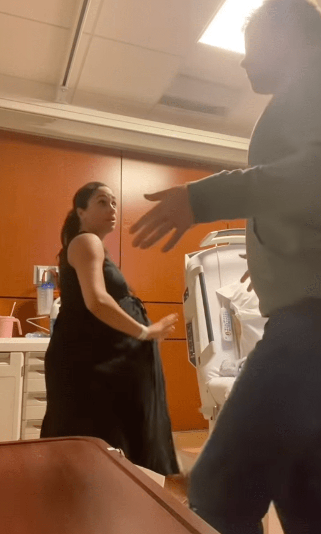 哈里王子多次入镜起舞。 哈里王子多次入镜起舞。