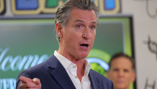 五角大厦证实:特朗普“加派2000国民兵” 五角大厦证实:特朗普“加派2000国民兵”