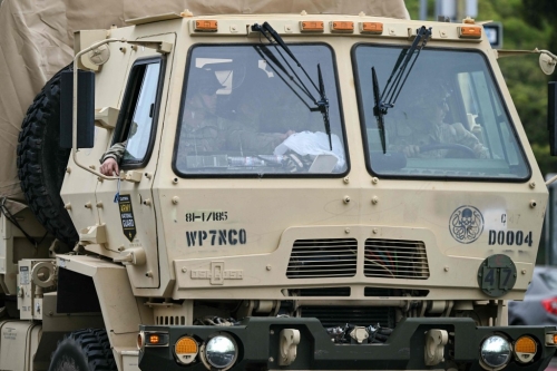 国民警卫队车辆在洛杉矶市中心部署。 法新社 国民警卫队车辆在洛杉矶市中心部署。 法新社