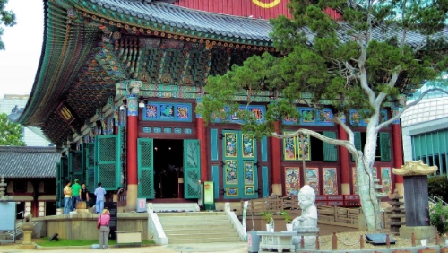 首尔市中心曹溪寺旁建筑起火 首尔市中心曹溪寺旁建筑起火