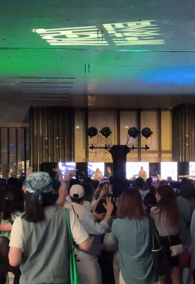 一下子将博物馆摇身一变成为Canton Disco派对现场 一下子将博物馆摇身一变成为Canton Disco派对现场