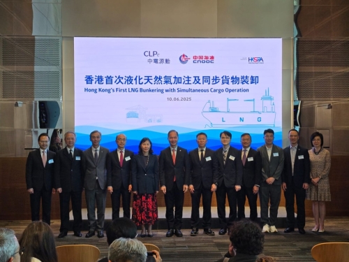 中电伙中海油首完成液化天然气加注及装卸货1 中电伙中海油首完成液化天然气加注及装卸货1
