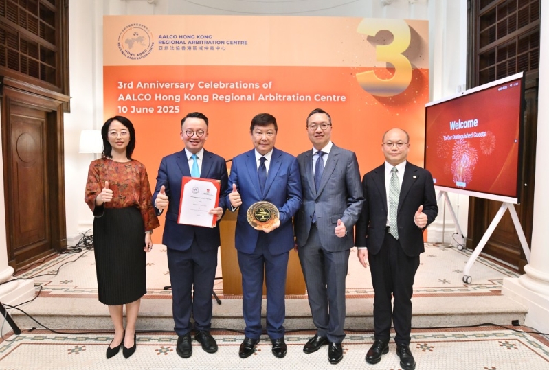 亚非法协香港区域仲裁中心与中国香港奥林匹克学院签署合作备忘录。 亚非法协香港区域仲裁中心与中国香港奥林匹克学院签署合作备忘录。