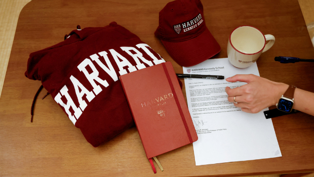 哈佛大学的国际学生比例相当高。 哈佛大学的国际学生比例相当高。