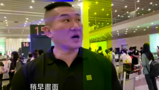 “馆长”10日晚间抵达上海浦东机场,直呼机场很大,厕所漂亮又清洁。 “馆长”10日晚间抵达上海浦东机场,直呼机场很大,厕所漂亮又清洁。