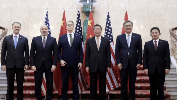 中共中央政治局委员、国务院副总理何立峰率官员与美方在英国伦敦开始举行中美经贸磋商机制首次会议 中共中央政治局委员、国务院副总理何立峰率官员与美方在英国伦敦开始举行中美经贸磋商机制首次会议