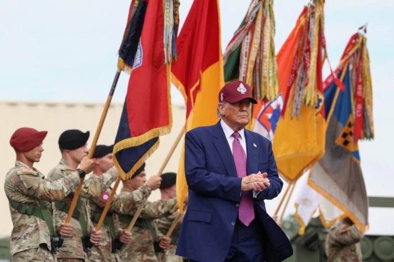 美国总统特朗普10日参访北卡罗来纳州布拉格堡。路透社 美国总统特朗普10日参访北卡罗来纳州布拉格堡。路透社