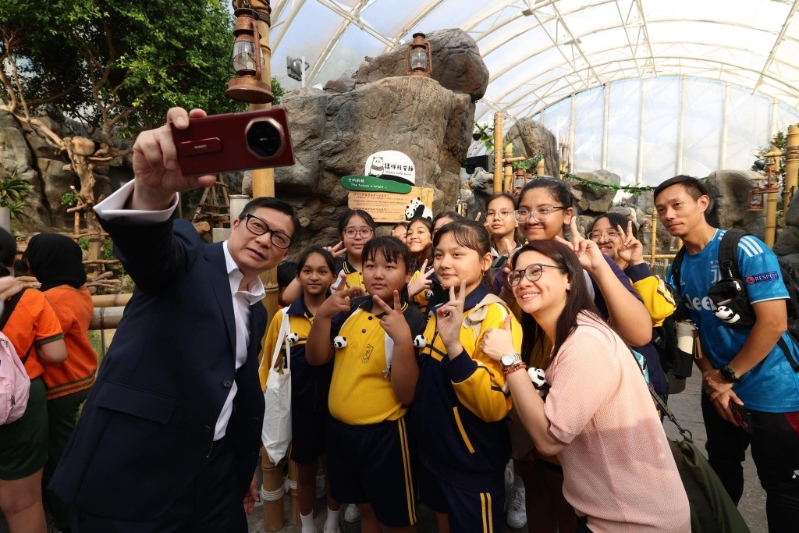 邓炳强第一次探“加加”“得得”4 邓炳强第一次探“加加”“得得”4