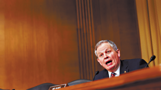 参议员戴恩斯认为维护法治与支持ICE始终是优先事项,而在洛杉矶事件的乱象后,更反映ICE若缺乏支持将造成严重后果。 参议员戴恩斯认为维护法治与支持ICE始终是优先事项,而在洛杉矶事件的乱象后,更反映ICE若缺乏支持将造成严重后果。