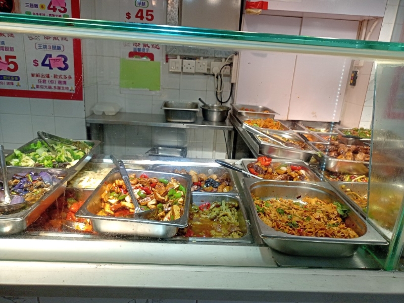 “添饭餸”为香港两餸饭龙头店之一 “添饭餸”为香港两餸饭龙头店之一