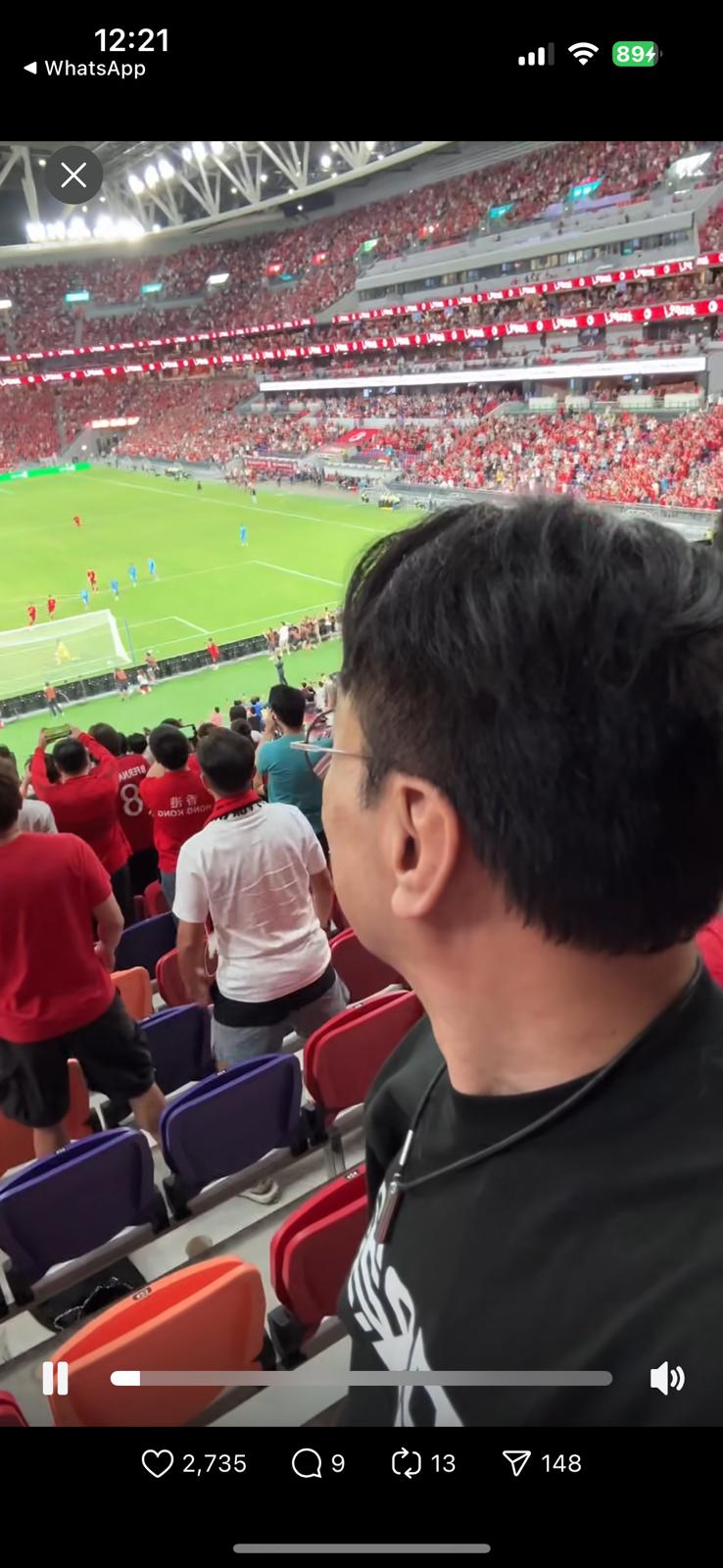 邹凯光同样坐在场内底层座位,但他的位置是底层座位的最高一排。 邹凯光同样坐在场内底层座位,但他的位置是底层座位的最高一排。