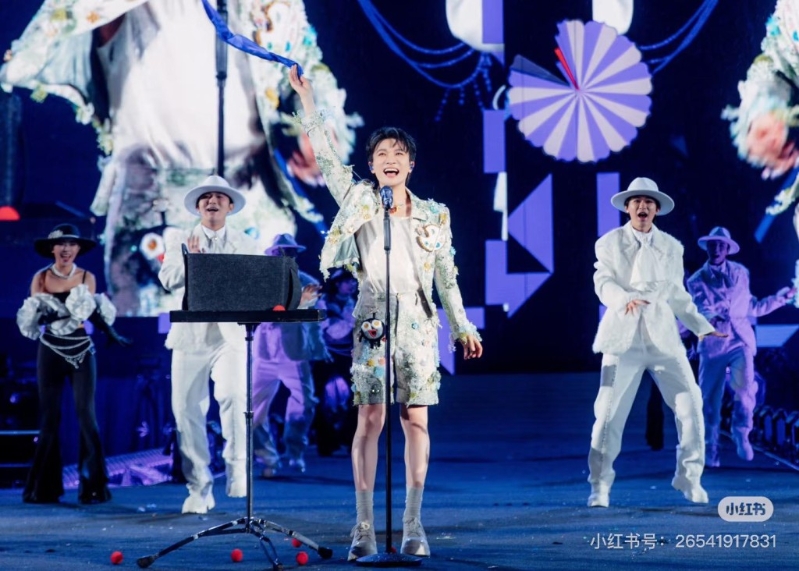 周深凭藉天籁之音成为“国宝级歌手”。 周深凭藉天籁之音成为“国宝级歌手”。