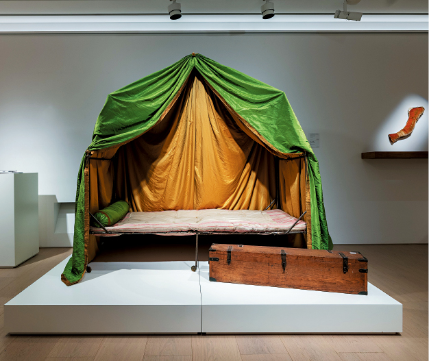 拿破仑携带式行军床 估价:待询 拿破仑携带式行军床 估价:待询